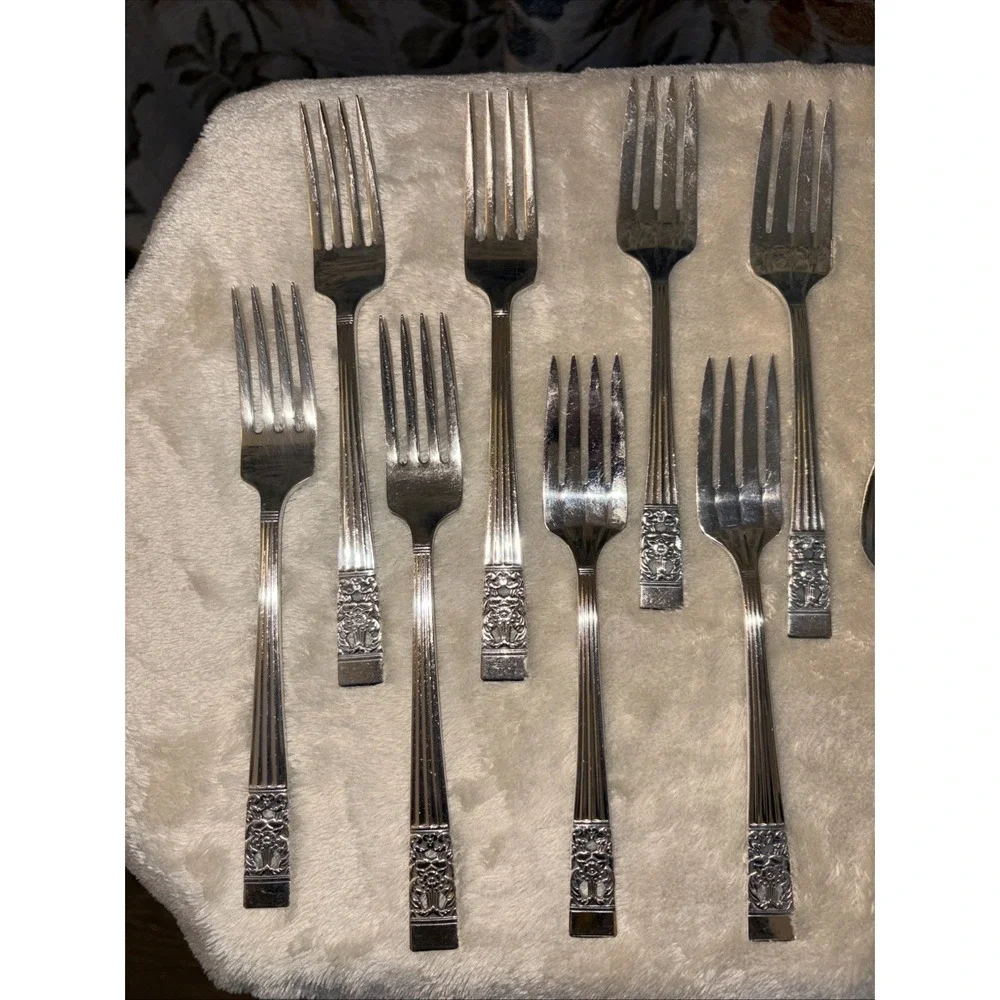 20 Pcs Vintage Community Silverplate Flatware Oneida Coronation Pattern